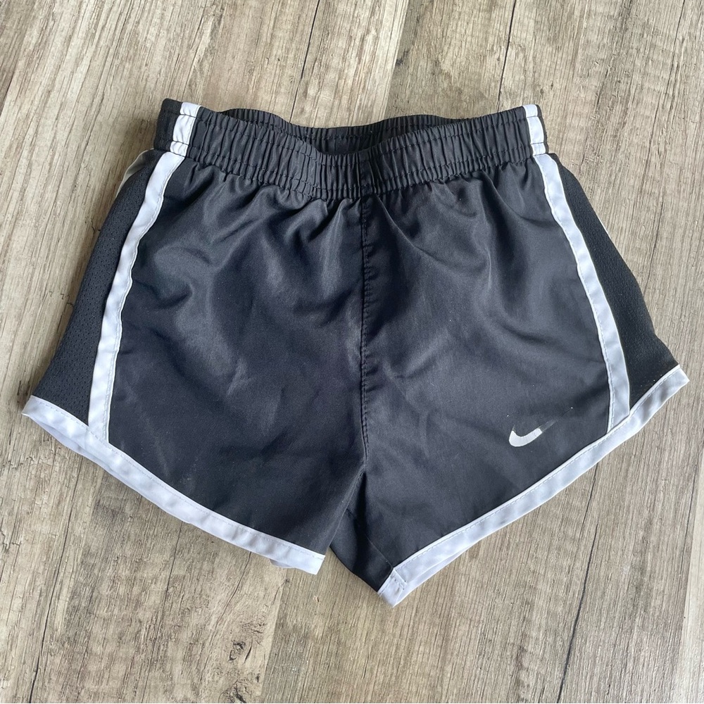 Nike Girls Black and White athletic Shorts, 3T